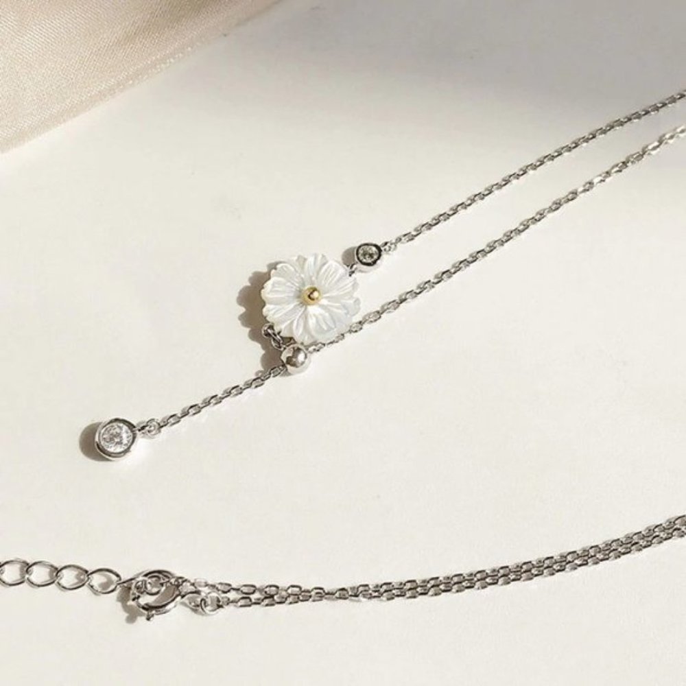 NEW Summer Simple Silver Daisy Necklace - Picture 5 of 6